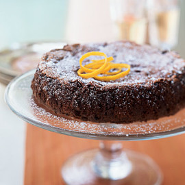 0511p168-chocolate-cake-l